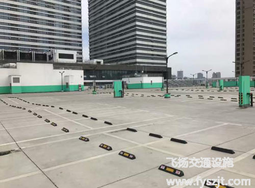 露天小區(qū)停車場劃線該怎么選擇材料呢？