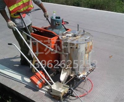 熱熔標(biāo)線施工機械 車位劃線用什么設(shè)備？