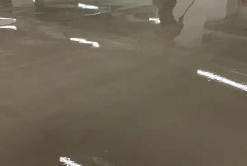 蘇州環(huán)氧地坪廠家分析水泥自流平的特點(diǎn)特點(diǎn)，水泥自流平地面哪家好?